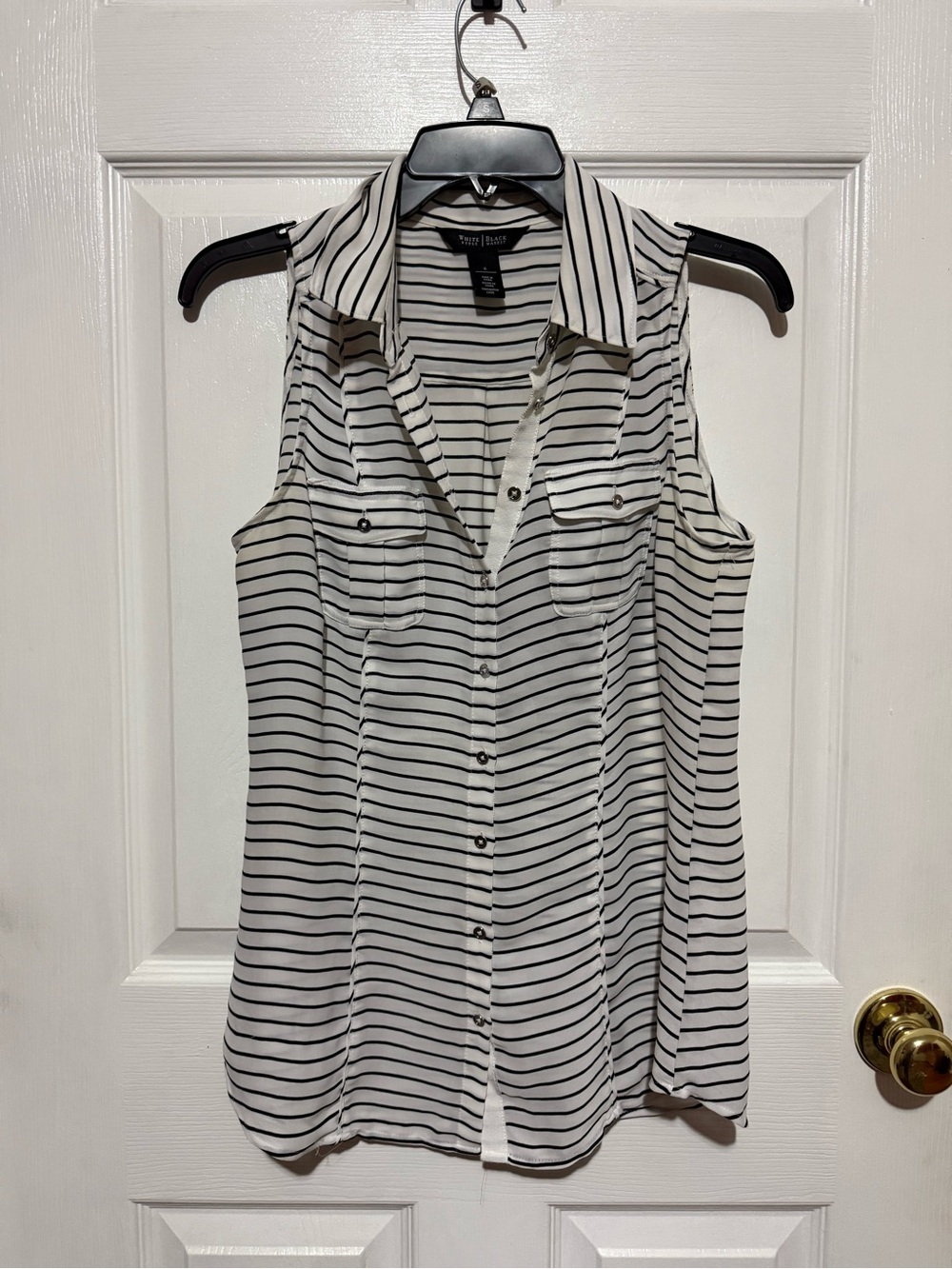 White House Black Market Black & White Striped Sleeveless Button-Down Shirt Slee